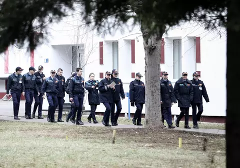 EXCLUSIV FOTO&VIDEO | La Câmpina, 1.000 de tineri se antrenează ca-n filme pentru a ajunge polițiști