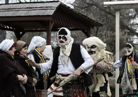 Cucii din Brănești au făcut spectacol în prag de Dragobete