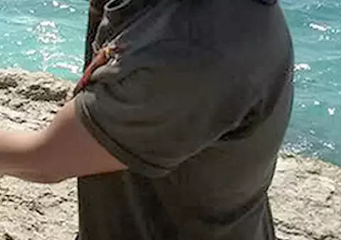 Creierul atentatelor de la Paris s-ar fi dat drept cerşetor român