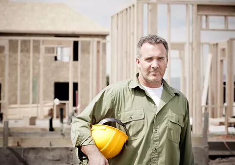 Ai făcut armata “la lopată”?  Află ce drepturi ai și cine trebuie să ți le dea