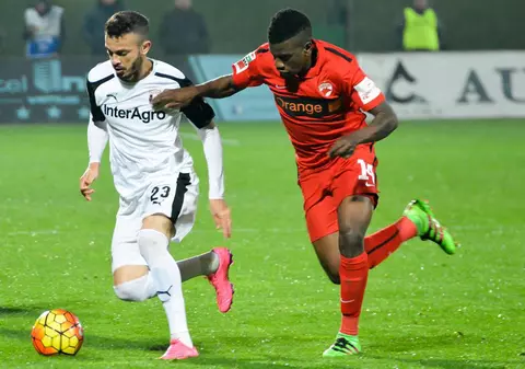 Mărturie cutremurătoare despre ultimele clipe din viața lui Patrick Ekeng: ”Mi-a murit în brațe!”. Minutele în care africanul s-a zbătut între viață și moarte. Ce s-a întâmplat la spital / EXCLUSIV