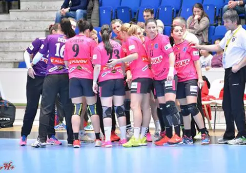 Fetele de la Corona Brașov s-au calificat în semifinalele Cupei EHF. Vor întâlni pe Mertzingen