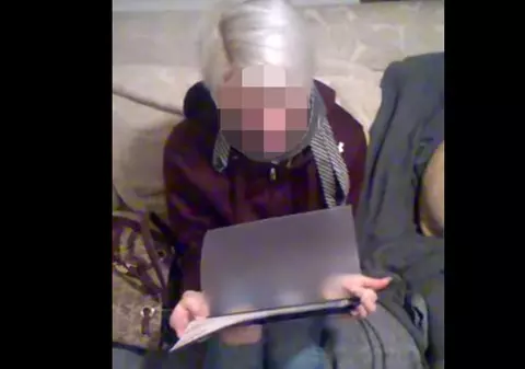 I-a dat papucii de Valentine’s Day după ce a pus la cale un plan elaborat | VIDEO