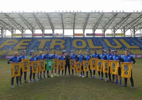 Am fost 15! Jucătorii transferați de Petrolul au fost prezentați. Salvarea, misiune posibilă