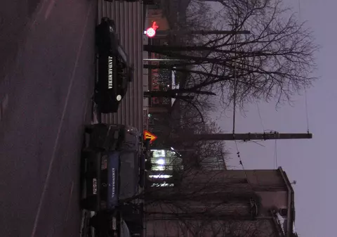 EXCLUSIV / Măsuri incredibile pentru sinistrații din blocul evacuat de la Eroilor. Intră în casele lor precum într-o fortăreață, doar însoțiți de jandarmi!