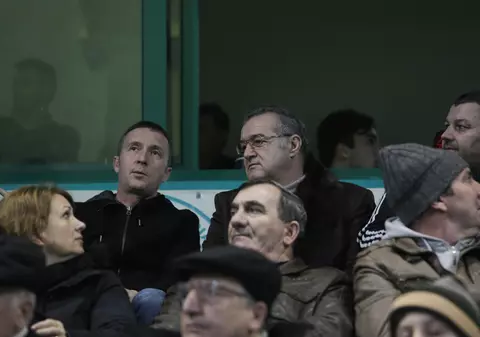 Ce diferență față de Gică Popescu! Meme Stoica, baie de mulțime, la fel ca Ceașescu / GALERIE FOTO