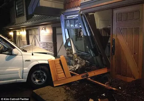 O adolescentă de 16 ani a intrat cu maşina în casa unei mari vedete de la Hollywood