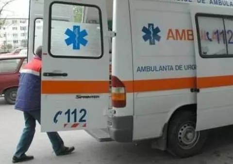 Profesoară bătută de mama unui copil! A dat-o cu capul de tablă pentru că îi dădea note mici fiului!