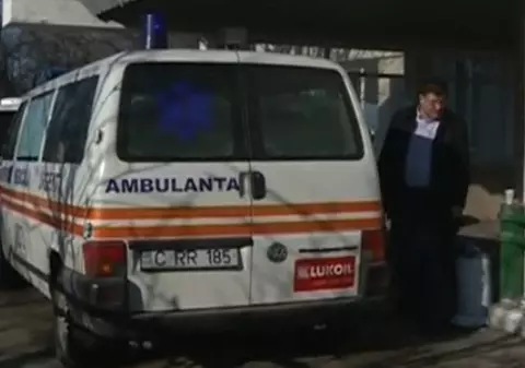 Situaţie absurdă în Chişinău. Soţia unui deputat a murit, după ce ambulanţa chemată la locuinţa ei a făcut cale întoarsă. Ce mesaj au lăsat medicii în uşă