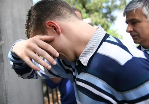 Fiul judecătoarei din Craiova, acuzat că a înjunghiat un tânăr, a fost reţinut