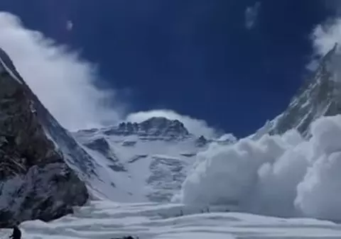 Avalanşă pe o pârtie de schi din Innsbruck! Cel puţin 5 morţi!
