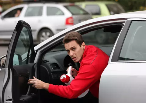 Mircea Badea, amendat de poliție! Vezi ce a făcut prezentatorul!