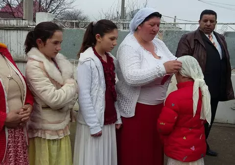 Acuzați de trafic de minori după ce și-au logodit copiii