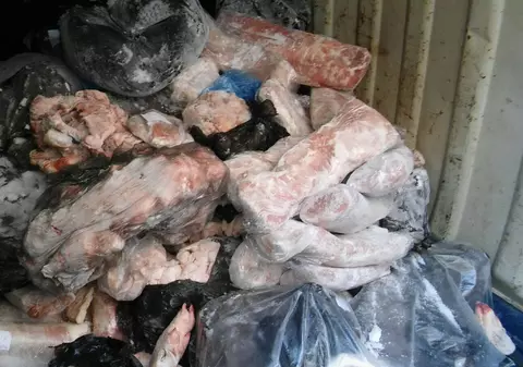 De necrezut! Poliția a depistat în piețe 800 de kilograme de carne stricată