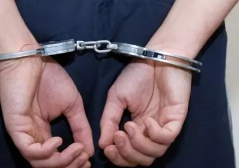 Polițist din București, acuzat că a ajutat un urmărit internațional pentru 600 de euro