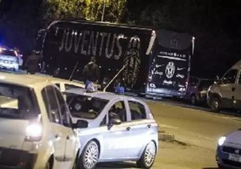 Autocarul echipei Juventus, atacat cu o bombă artizanală la Bologna