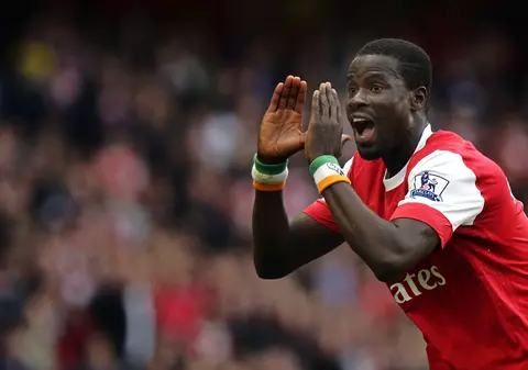 Steaua pregătește o super-lovitură. ^Campioana l-a ofertat pe Eboue, fost la Arsenal Londra. Impresarul fotbalistului confirmă negocierile