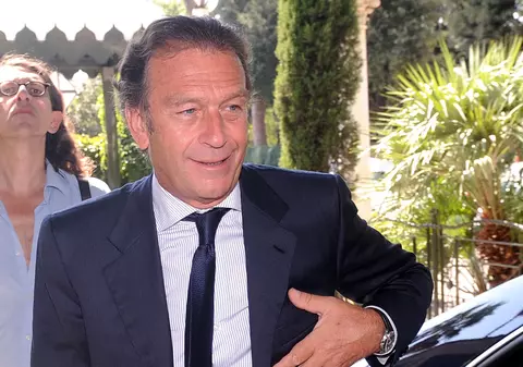 Leeds a plătit postaci care să laude conducerea clubului!