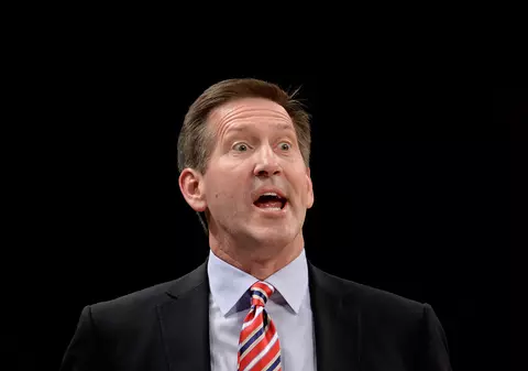 Antrenorul Jeff Hornacek a fost pus pe liber de Phoenix Suns