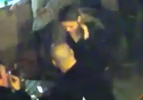 EXCLUSIV / Jandarmul care bea la masă cu interlopul bătăuș nu a intervenit de frică!