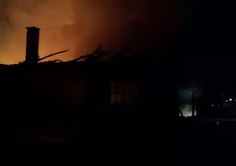 INCENDIU la un depozit de mobilă! Pompierii au intervenit cu 10 autospeciale! GALERIE FOTO&VIDEO