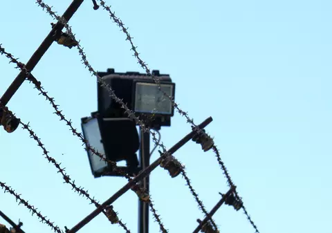 Un român s-a spânzurat într-o închisoare din Italia