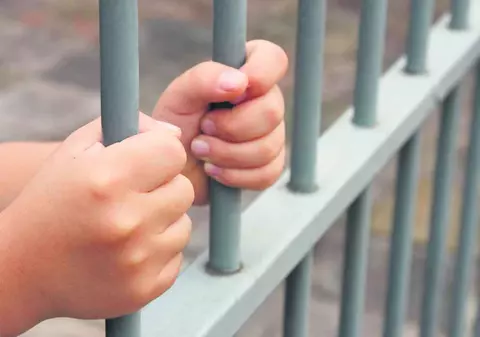 EXCLUSIV / Copii transformați în ”mână de lucru” pentru infractorii versați. Nu au buletin, dar fac deja parte din grupări de bandiți