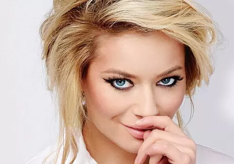 Laura Cosoi, complet nemachiată. Îți place cum arată? | FOTO ÎN ARTICOL