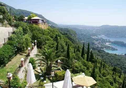 (P) Cafenele și terase celebre în Corfu