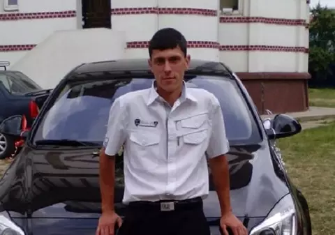 În comă după ce l-a lovit în cap un cauciuc