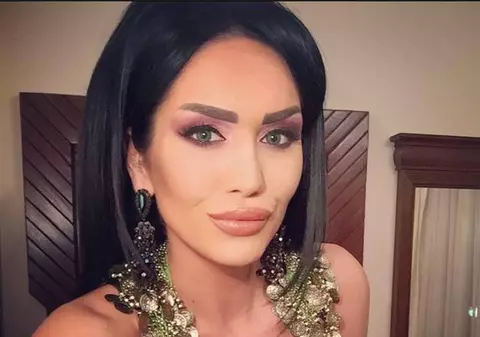 FOTO EXCLUSIV/ Imagini de senzație cu Margherita de la Clejani din culisele emisunii ”Pofțiți la muncă!”. Toată lumea i-a văzut fundul!