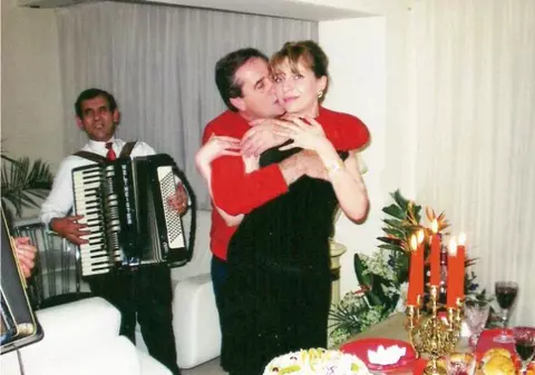 EXCLUSIV/ Domnița Niculae, care a trăit timp de 30 de ani sub imperiul unui soț miliardar, luptă cu toate forțele pentru a-și lua partea după divorț! Vrea să-i pună amanta cu ”boticul” pe labe!