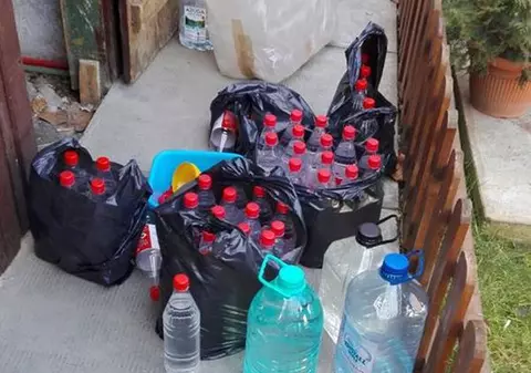 Pericol public! Petrol lampant găsit în sticle de alcool!