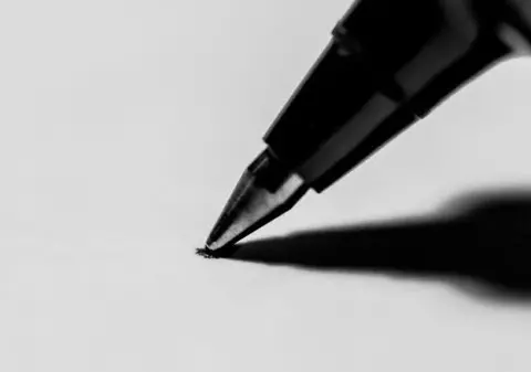 O primărie din Timiș a cumpărat pixuri cu 143 de lei bucata