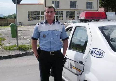 „Je suis Godină"! Val de susținere pentru polițistul devenit celebru pe Facebook | FOTO