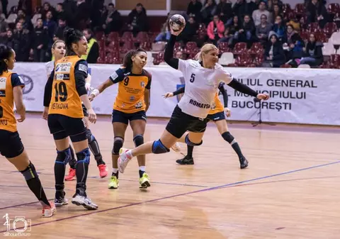 Fetele de la Rapid și HCM Roman, victorioase în etapa a 20-a