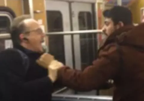 Pensionari din Munchen, agresaţi în metrou de refugiaţi arabi | VIDEO