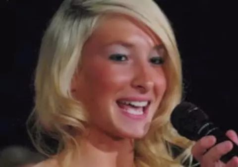 S-a săturat să fie o blondă sexy şi s-a transformat radical. Cum arată acum o fostă regină a frumuseţii | VIDEO