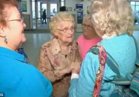 Reîntâlnire emoționantă după 82 de ani! La 96 de ani, și-a revăzut pentru prima dată fiica!VIDEO