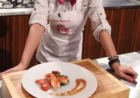 Arată de belea! Cum se menține în formă fosta "blondă de la Masterchef"