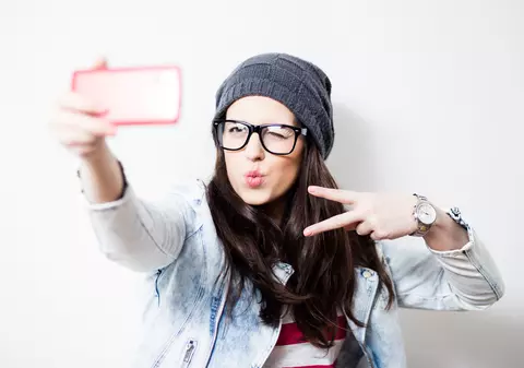 Îţi place să-ţi faci selfie? Află ce înseamă asta din punct de vedere psihologic