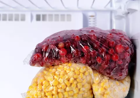 Nu toate alimentele se congelează! Lista completă a produselor care trebuie ferite de temperaturile de îngheț