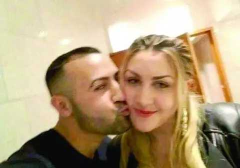 Pentru că nu vrea să se mărite cu bărbatul impus de familie, a fugit în lume cu iubitul ei!