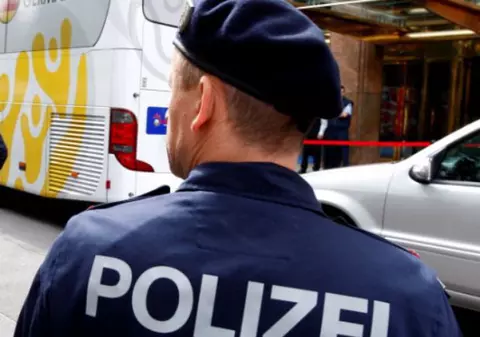 Culmea ghinionului. Un român a fost arestat în Germania, după ce a făcut accident cu maşina furată