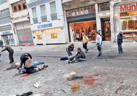 Un român a scăpat ca prin urechile acului din atentatul din Turcia, în care au murit 5 persoane și alte zeci au fost rănite! «Trecusem pe-acolo cu trei-patru minute înainte»