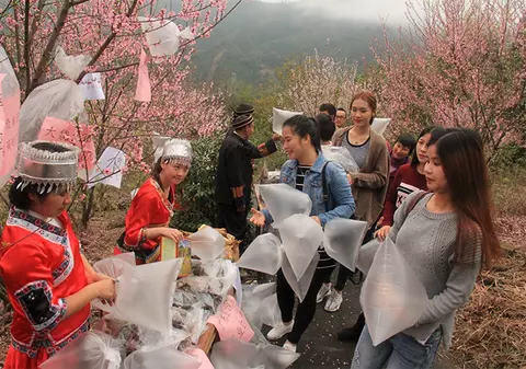 Am trăit s-o vedem și p-asta! Chinezii vând aer la pungă!