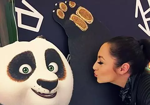 Surpriza pe care Andra le-a făcut-o prietenilor virtuali! "Am acceptat cu drag"