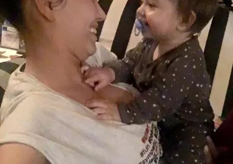 Zi mare pentru Andreea Mantea. Bebeluşul ei a împlinit 10 luni: "Te ador, ghindocule"