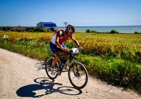 Vasile Roatiș a fost înmormântat vineri, la Satu Mare! ^Triatlonistul a avut parte de cea mai stupidă moarte posibilă: s-a înecat cu un covrig!
