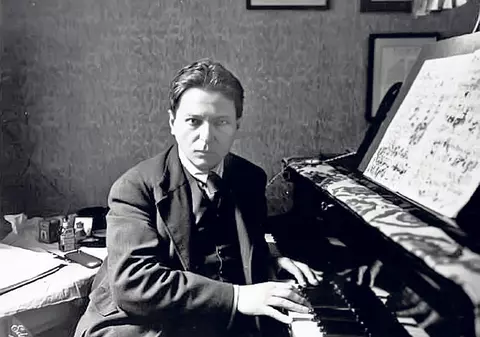 George Enescu a trăit o poveste de dragoste răvăşitoare alături de prinţesa Maria Catacuzino. «Eu, când iubesc ceva, se gravează pentru toată viața, aici… în inimă!»
